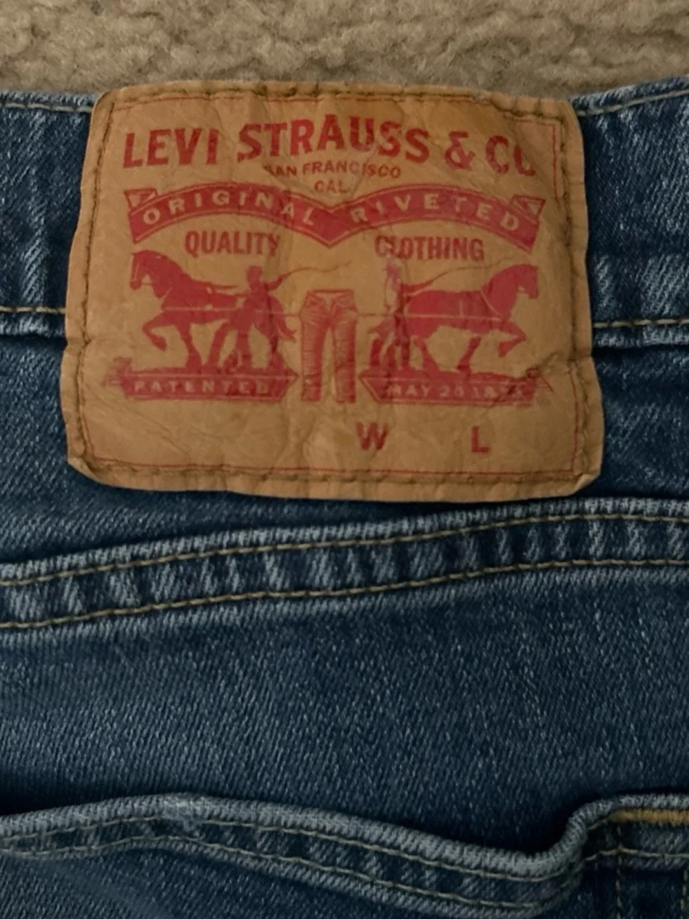 Levi's Men's Straight Leg Jeans in Medium Blue Wash